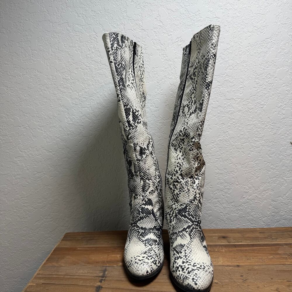 Qupid Faux Snakeskin Black‎ and White Boots Size 6